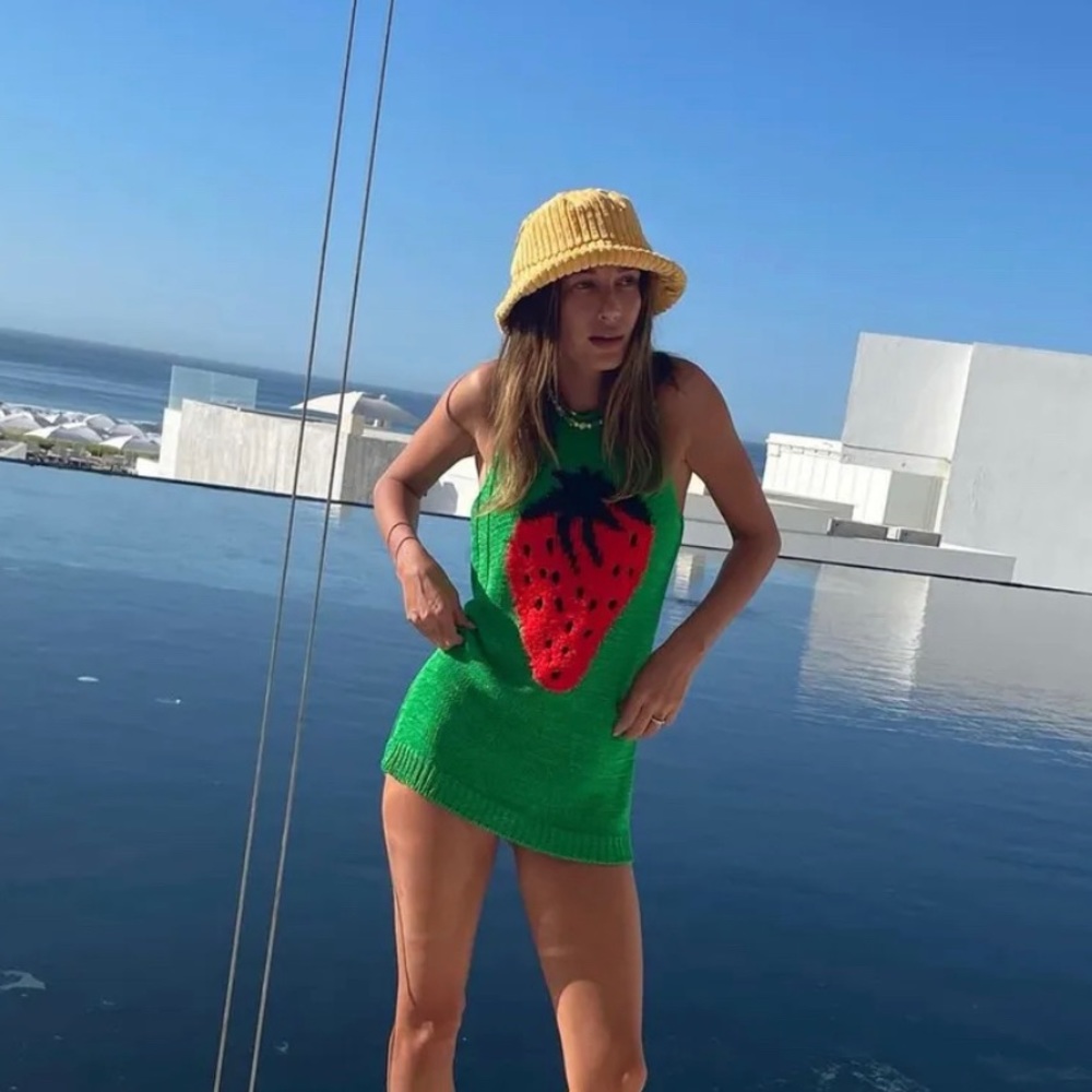 JW Anderson Strawberry Knit Tank Top Shirt NWT Size XL.